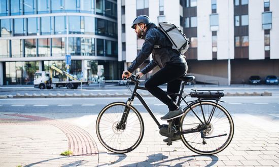 Vélotafeurs - Homme sur son vélo