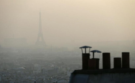 Pollution à Paris, vue à hauteur des toits