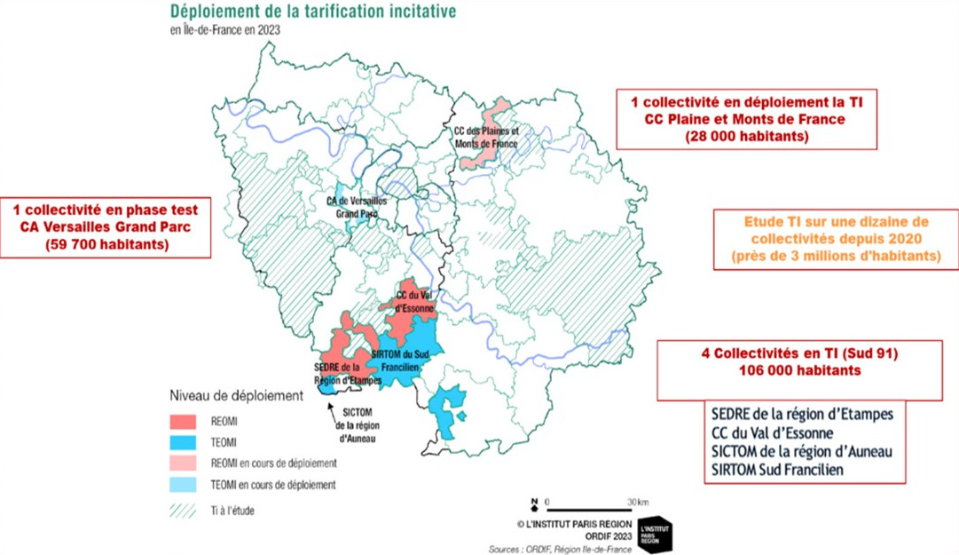 Carte de l’Île-de-France montrant le déploiement de la tarification incitative des déchets en 2023 : Versailles Grand Parc en phase test, Plaine et Monts de France en déploiement, quatre collectivités du sud Essonne déjà en place, et une dizaine de collectivités à l’étude couvrant près de 3 millions d’habitants.