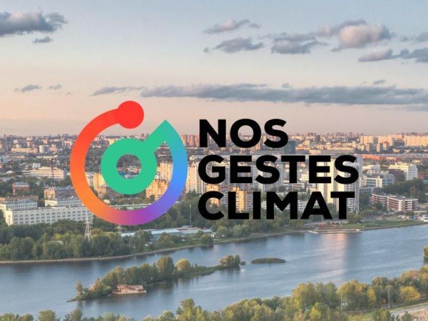 Texte « Nos gestes climat » sur fond de paysage urbain.